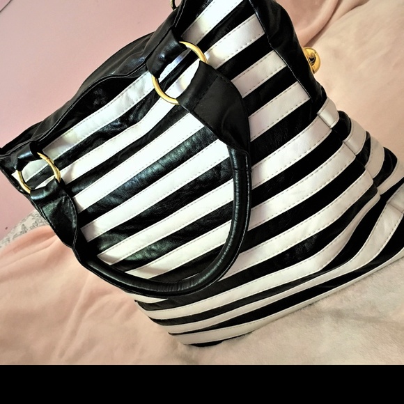Zebra Purse - Picture 3 of 6